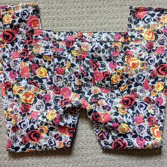 🎀Sweet Jeans | Rose Print | Size 13 - Picture 5 of 7